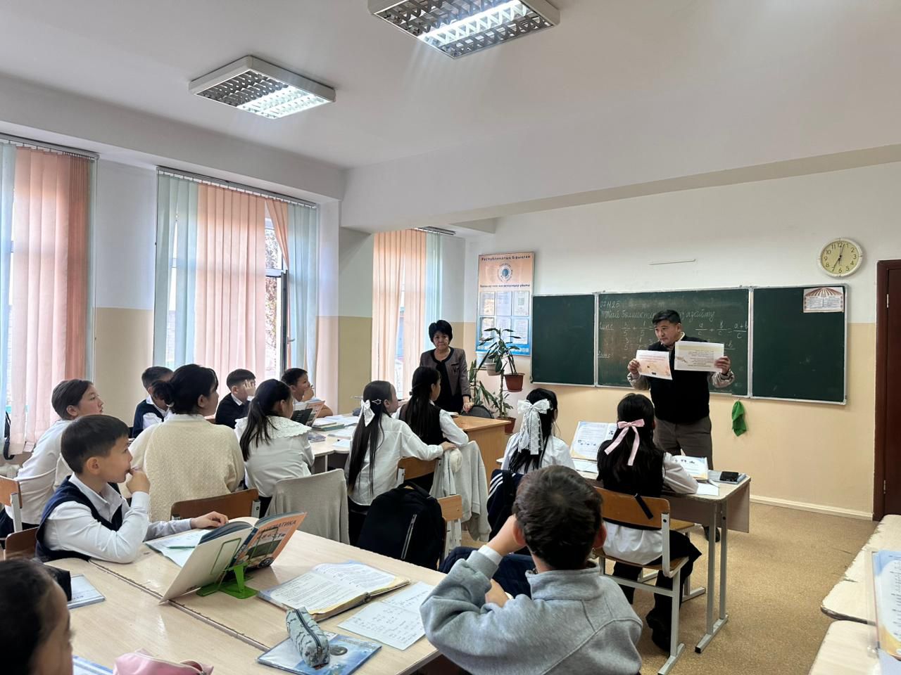 «Нашақорлық пен вейптің (электронды темекінің) алдын алу» бойынша мектеп мейірбикесімен бірлескен жиналыс өткізілді